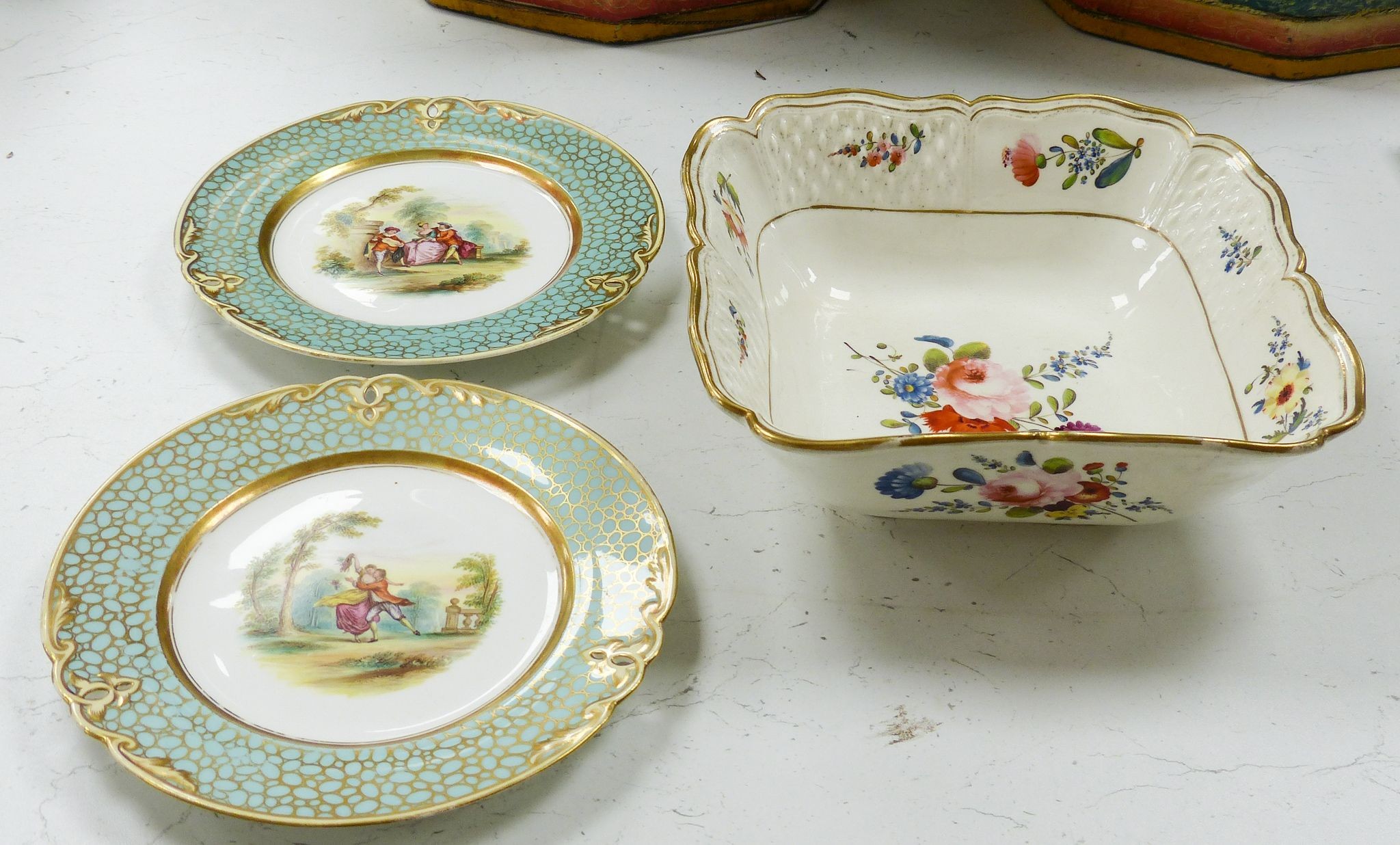 A Coalport salad bowl c.1820, 25cm and a pair of late 19th century plates